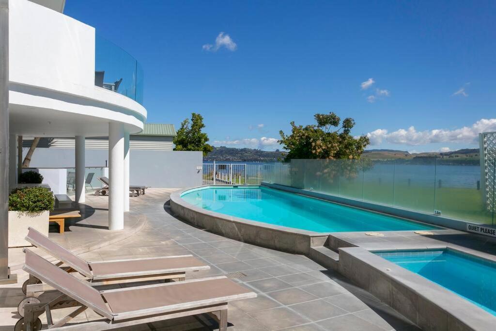 Waimahana - Luxury By The Lake Таупо Екстериор снимка